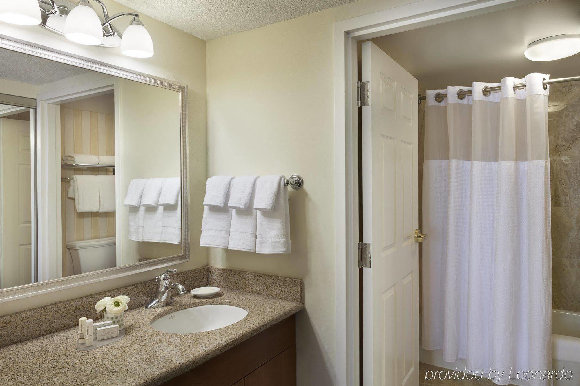 Residence Inn By Marriott Toronto Airport Ngoại thất bức ảnh